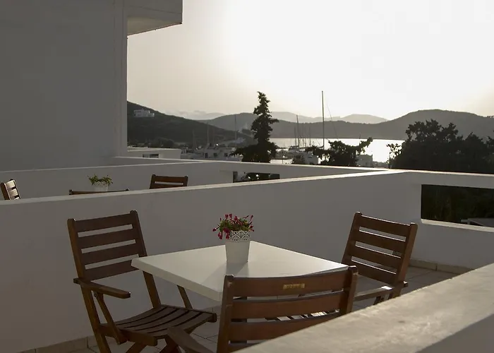 Ξενοδοχείο Armadoros / Backpackers 2*