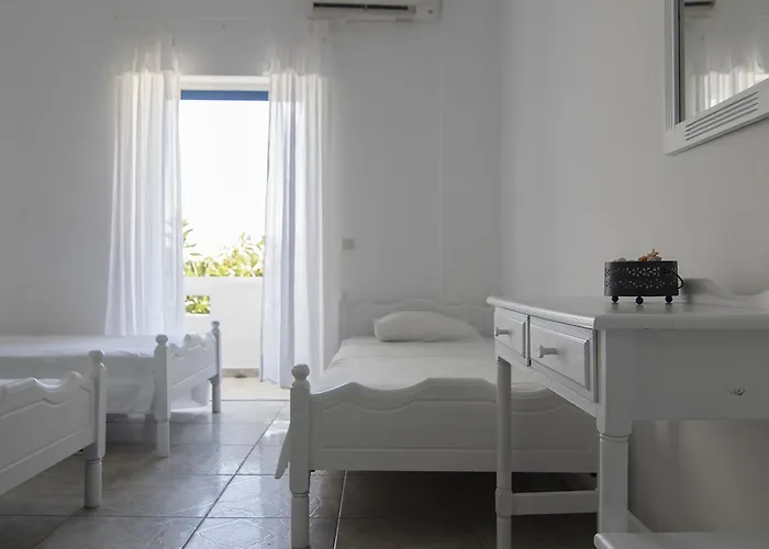 Armadoros / Backpackers 2*