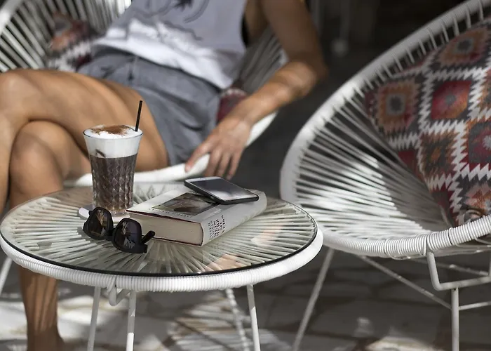 Armadoros / Backpackers Hotel 2*