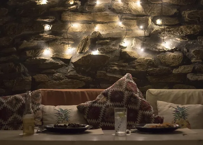 Armadoros / Backpackers Hotel Ios