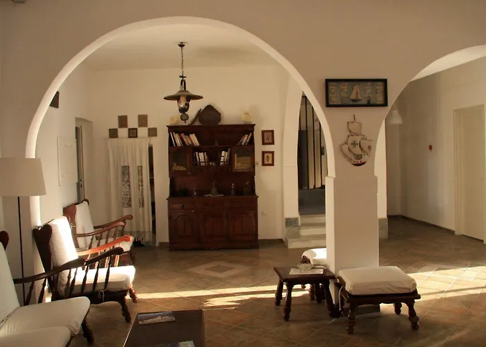 Armadoros / Backpackers Hotel