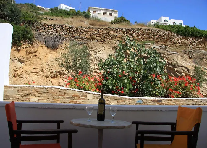 Armadoros / Backpackers Chora