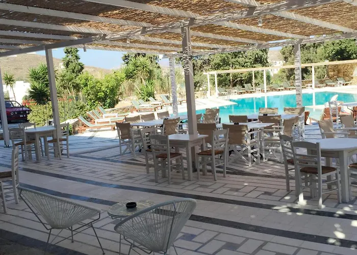 Armadoros / Backpackers Hotel