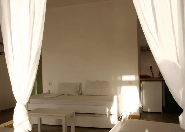 Armadoros / Backpackers Ios