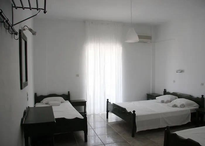 Armadoros / Backpackers Hotel 2*