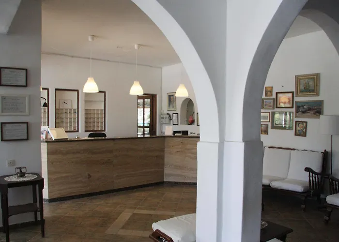 Armadoros / Backpackers Hotel 2*