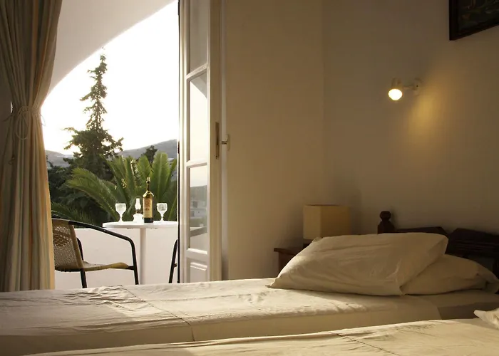 Armadoros / Backpackers Ξενοδοχείο 2*